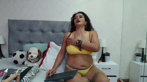 Snapshot of scarlettgreen_ chatting on June 1, 11:23 am Scartt online show from June 1, 11:23 am