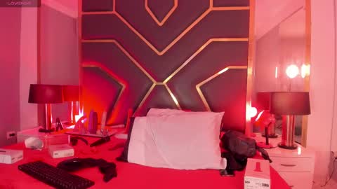 Snapshot of scarletthott1 chatting on October 1, 12:11 pm Scarlett Hot online show from October 1, 12:11 pm
