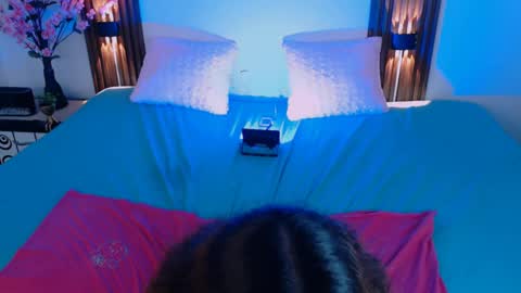 Emilie online show from February 21, 7:10 pm