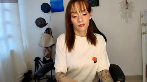 Snapshot of scarlettmilf_cg chatting on May 5, 9:56 pm Scarlett online show from May 5, 9:56 pm