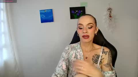 Snapshot of scarlettmilf_cg chatting on May 16, 7:56 pm Scarlett online show from May 16, 7:56 pm