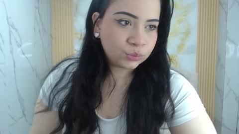 Snapshot of scarlettt_s chatting on November 17, 8:14 pm Scarlett online show from November 17, 8:14 pm