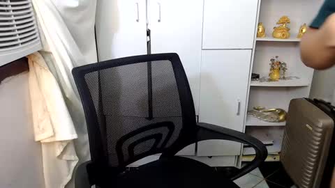 Snapshot of scarletxxxx chatting on January 19, 6:53 am Queen Scarlet online show from January 19, 6:53 am