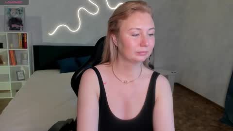 Snapshot of scent__of_woman chatting on October 15, 1:50 am Samanta online show from October 15, 1:50 am