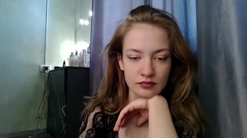 Snapshot of scented_elsa chatting on May 25, 7:36 am Elsa online show from May 25, 7:36 am