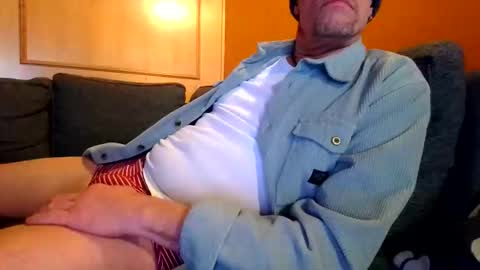 Snapshot of schmuhbaer1 chatting on December 16, 11:37 am schmuhbaer1 online show from December 16, 11:37 am