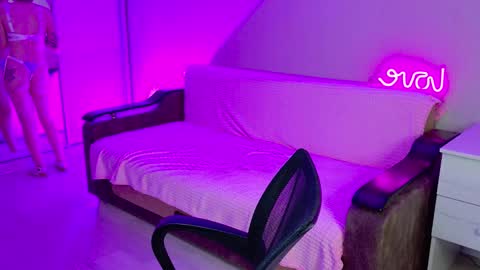 Rina online show from December 5, 1:06 pm