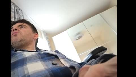 schosch01 online show from February 7, 1:53 pm