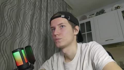 Snapshot of schweppess__ chatting on December 18, 3:12 am Dimka online show from December 18, 3:12 am