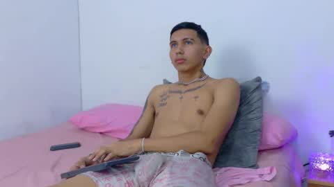 Snapshot of scook_gray chatting on June 17, 4:41 pm scook_gray online show from June 17, 4:41 pm