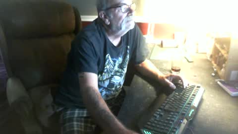 Snapshot of scotsman_62 chatting on July 26, 7:48 am scotsman_62 online show from July 26, 7:48 am