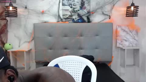 Snapshot of scottdamar chatting on October 31, 6:09 pm Damar online show from October 31, 6:09 pm