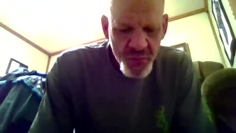 Snapshot of scotthuffsalot chatting on June 19, 6:07 am scotthuffsalot online show from June 19, 6:07 am