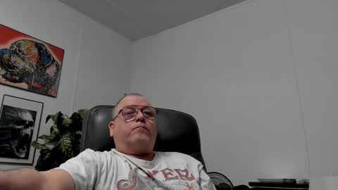 YourBannana1 online show from March 11, 4:18 pm