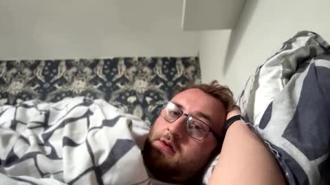 StraightScouse online show from October 12, 9:08 am