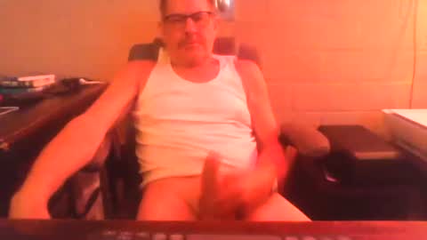Snapshot of sdh69 chatting on May 4, 8:43 am eating pussy sucking dick online show from May 4, 8:43 am