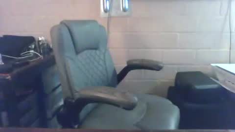 Snapshot of sdh69 chatting on June 10, 7:18 am eating pussy sucking dick online show from June 10, 7:18 am