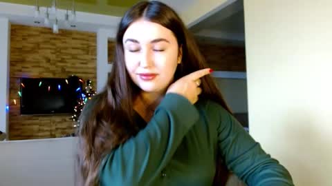 Snapshot of sea_cocktail chatting on December 14, 9:36 am Elizabeth online show from December 14, 9:36 am