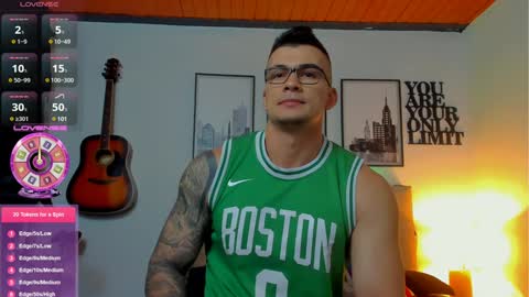 Snapshot of sean_carrera69 chatting on December 18, 1:34 pm Sean Carrera online show from December 18, 1:34 pm