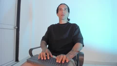 Snapshot of sean_royal chatting on January 6, 12:09 pm online show from January 6, 12:09 pm