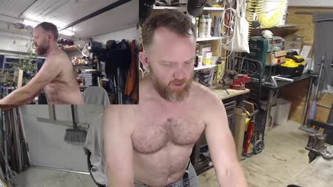 Snapshot of seattlemanwhore chatting on December 14, 3:47 pm Seattlemanwhore online show from December 14, 3:47 pm
