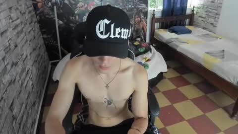 Snapshot of sebas_jusa chatting on May 5, 2:03 pm sebas jusa online show from May 5, 2:03 pm