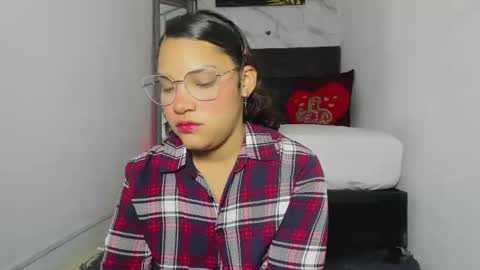 Snapshot of sebas_n_aly chatting on October 4, 11:52 am ely online show from October 4, 11:52 am