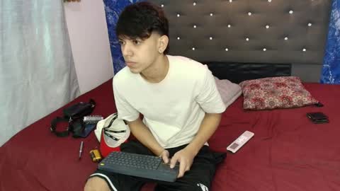 Snapshot of sebas_pretty7 chatting on November 23, 12:38 pm sebas_pretty7 online show from November 23, 12:38 pm