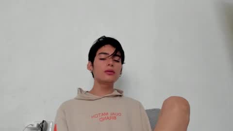 Snapshot of sebas_rosse chatting on December 5, 3:06 pm sebastian online show from December 5, 3:06 pm