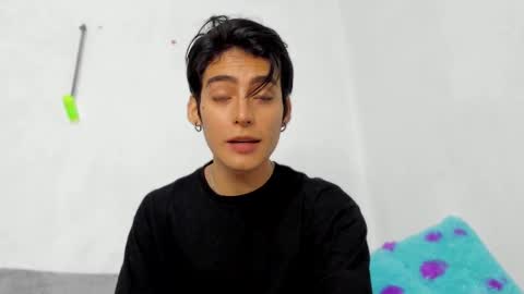 Snapshot of sebas_rosse chatting on December 6, 10:19 pm sebastian online show from December 6, 10:19 pm