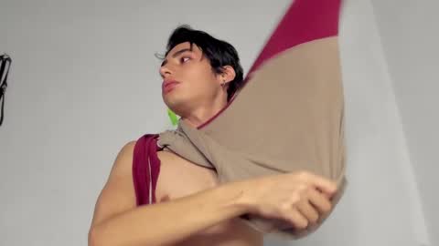 Snapshot of sebas_rosse chatting on December 11, 10:49 pm sebastian online show from December 11, 10:49 pm