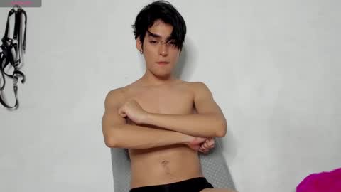 Snapshot of sebas_rosse chatting on December 17, 2:01 am sebastian online show from December 17, 2:01 am