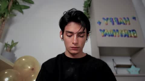 Snapshot of sebas_rosse chatting on December 23, 3:18 am sebastian online show from December 23, 3:18 am