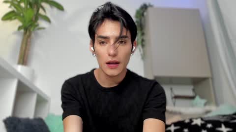 Snapshot of sebas_rosse chatting on January 8, 3:19 am sebastian online show from January 8, 3:19 am