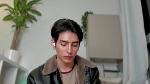 Snapshot of sebas_rosse chatting on January 15, 3:33 am sebastian online show from January 15, 3:33 am