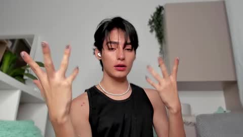 Snapshot of sebas_rosse chatting on February 12, 12:05 am sebastian online show from February 12, 12:05 am