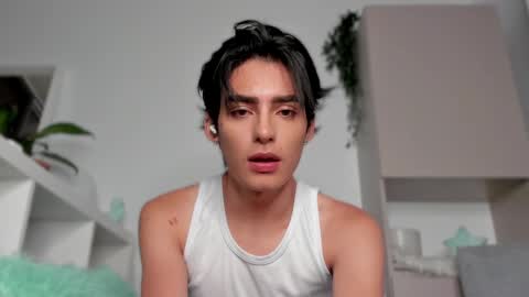 Snapshot of sebas_rosse chatting on February 22, 2:28 am sebastian online show from February 22, 2:28 am