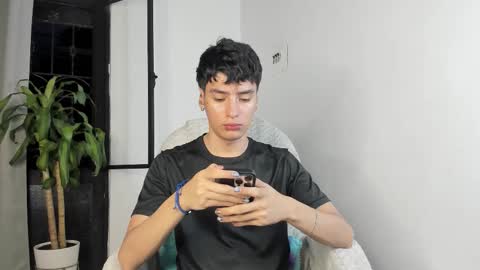 Snapshot of sebas_rosse chatting on October 17, 10:56 pm sebastian online show from October 17, 10:56 pm