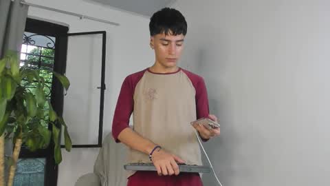 Snapshot of sebas_rosse chatting on October 19, 10:10 pm sebastian online show from October 19, 10:10 pm