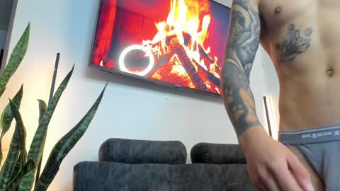 Snapshot of sebas_w01 chatting on December 31, 1:47 am sebastian online show from December 31, 1:47 am