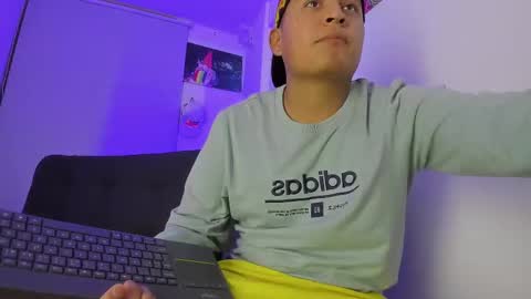 Snapshot of sebastian_col chatting on February 11, 4:22 am Sebastian Col online show from February 11, 4:22 am