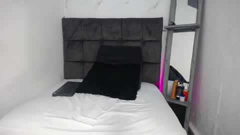 Snapshot of sebastian_n_alinson chatting on December 2, 3:15 am sebastian n alinson online show from December 2, 3:15 am