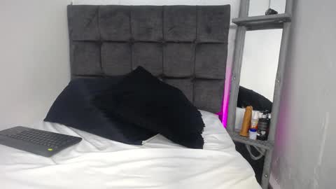 Snapshot of sebastian_n_alinson chatting on December 4, 6:11 am sebastian n alinson online show from December 4, 6:11 am