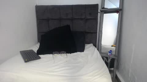 Snapshot of sebastian_n_alinson chatting on December 7, 12:08 am sebastian n alinson online show from December 7, 12:08 am