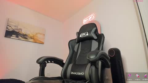 Lucian Sinclair online show from December 27, 3:42 am