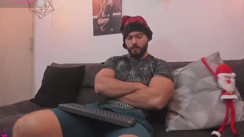 Instagram jeanpaulfit  online show from December 13, 10:59 pm