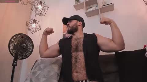 Instagram jeanpaulfit  online show from December 14, 9:08 pm