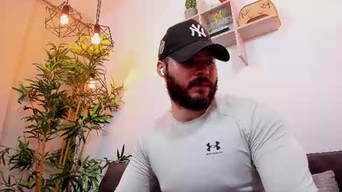 Snapshot of sebastianvilla__ chatting on July 10, 10:01 pm Instagram jeanpaulfit online show from July 10, 10:01 pm