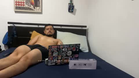 Snapshot of sebaz044 chatting on October 18, 5:10 am sebaz044 online show from October 18, 5:10 am