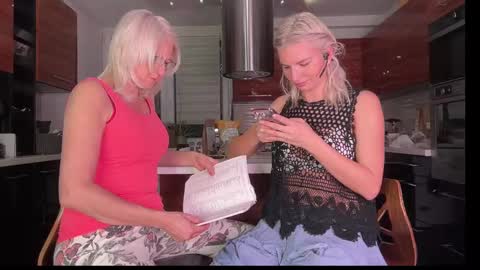 Snapshot of sebilone chatting on December 13, 5:10 pm Hennriette and Sebastian online show from December 13, 5:10 pm